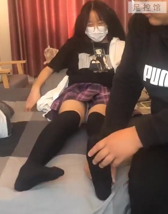 illious黑长袜.mp4_20220214_145809.347.jpg