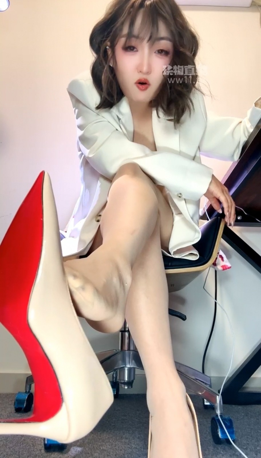 Screenshot_20251218_102331_com.huawei.himovie_edit_1888944342198742.jpg
